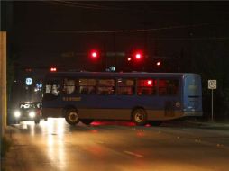 Presuntos integrantes del crimen organizado utilizaron camiones urbanos para realizar al menos una decena de bloqueos. NOTIMEX  /