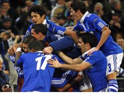 Los jugadores del Schalke celebran el segundo gol contra el Valencia. EFE  /