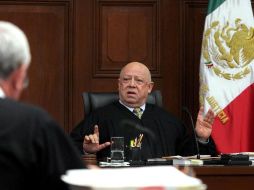 El ministro Guillermo Ortiz Mayagoitia analizará el recurso y determinará si procede o no la controversia constitucional. ARCHIVO  /