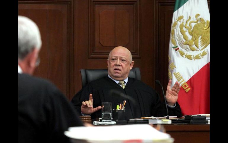 El ministro Guillermo Ortiz Mayagoitia analizará el recurso y determinará si procede o no la controversia constitucional. ARCHIVO  /