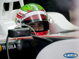 Sergio Pérez, en su Sauber C-29, durante las pruebas en Montmeló. EFE  /
