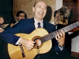 Fue compositor de recordados boleros, tangos y canciones infantiles. MARIOCLAVELL.COM  /