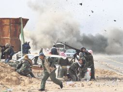 Muamar Gadhafi asegura que recuperó la ciudad Ras Lanuf de manos de los rebeldes. AFP  /