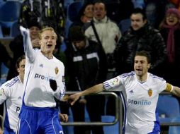 Los jugadores del Zaragoza festejando una victoria en un choque ante el Athletic de Bilbao. ARCHIVO  /