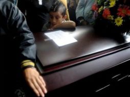 Los parientes del hombre celebraron una misa sin cuerpo presente y le consagraron un nicho vacío a su memoria. AFP  /