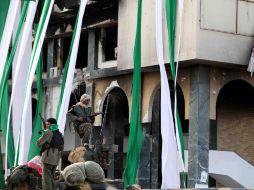 Soldados del Ejército libio vigilan las calles de Zawiya.EFE  /