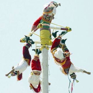 Entrega UNESCO reconocimiento a ceremonia ritual de voladores
