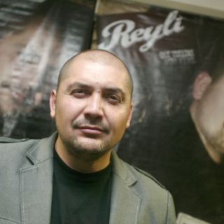 Reyli logra primer lugar de ventas de 'Amor del bueno' a dúo con Bosé
