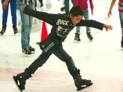 Más de tres mil personas disfrutaron la pista de hielo. A. GARCÍA  /