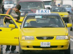 A diario cientos de taxistas salen a la ciudad a buscar ''el pan de cada día''. EL INFORMADOR  /