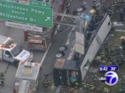 El autobús volcó en la autovía de Nueva Inglaterra cerca de la demarcación del condado de West Chester. AP  /