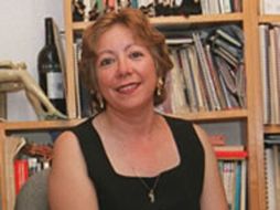 Rivadeneyra señaló que todos los poetas plasman historias que pueden durar décadas en un fragmento. EL UNIVERSAL  /