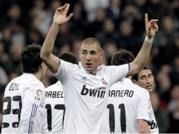 El delantero francés Karim Benzema celebrando el gol. EFE  /