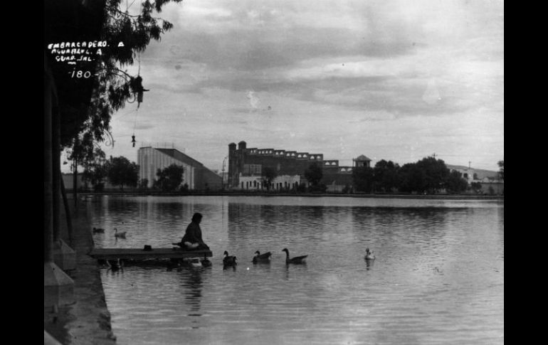 El embarcadero de la laguna del Agua Azul, a finales del siglo XIX.  ARCHIVO  /