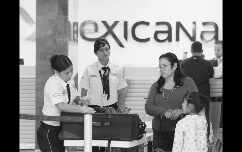 Las intenciones por “echar a volar” de nuevo a Mexicana se pierden entre los dimes y diretes de los funcionarios.ELINFORMADOR  /