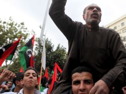 Protestantes de la oposición libia se manifiestan en una reunión de emergencia de la Liga Árabe. EFE  /