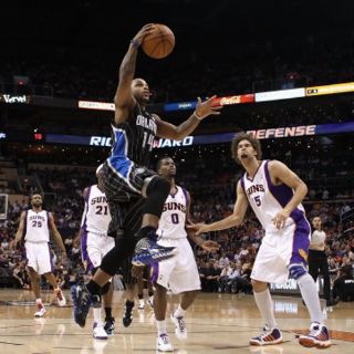 Howard y los Magic rompen maleficio en Phoenix