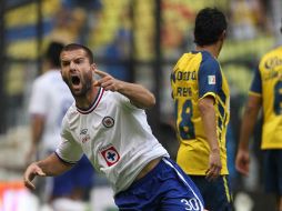Emanuel “Tito” Villa celebra una de sus dos anotaciones de ayer al cuadro azulcrema. MEXSPORT  /