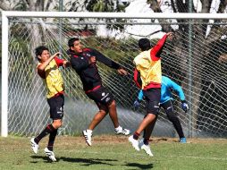 Alfredo Moreno (centro) entrena al parejo de su equipo. MEXSPORT  /