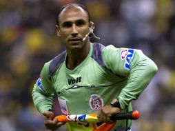 Camargo informó mal al árbitro del encuentro entre Chivas y Atlas respecto a las señas que Torres hizo a la afición rojinegra. MEXSPORT  /