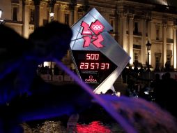 El reloj con la cuenta regresiva a los Juegos Olímpicos de Londres 2012 fue develado ayer en la plaza de Trafalgar. EFE  /