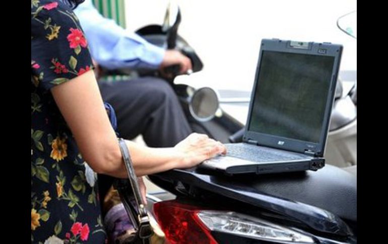 Alertan de tener especial cuidado en los correos electrónicos, y al realizar donaciones on line. AP  /