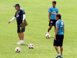 Vucetich dirigiendo un entrenamiento de los Rayados del Monterrey. MEXSPORT  /