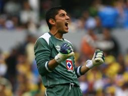 Jesús Corona celebra el gol del Cruz Azul durante el juego de la semana 11 de Clausura 2011. MEXSPORT  /