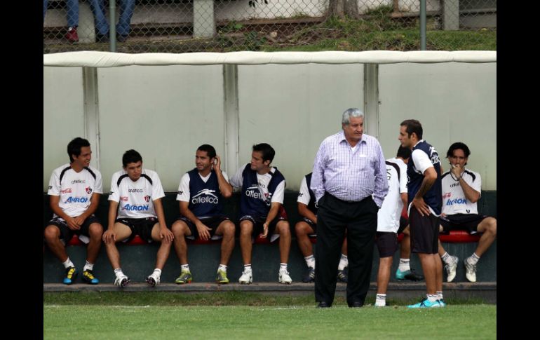 Rafael Lebrija habla con Daniel Osorno en la práctica del Zorro. MEXSPORT  /