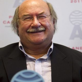 Para Skármeta, el Premio Planeta-Casa de América