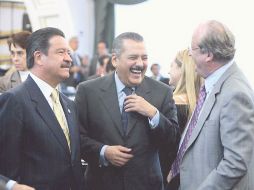 Manlio Fabio Beltrones, dialoga con Graco Ramírez y Carlos Navarrete, en la sesión ordinaria de la Cámara alta. EL UNIVERSAL  /