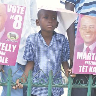 Honduras cierra embajadas que no reconocen a su presidente