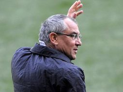 Felix Magath, despidiendose de la afición del Schalke en un partido. AFP  /