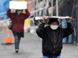 Interponer obstáculos entre la fuente de radiación ayuda a frenar el efecto en el cuerpo. AP  /