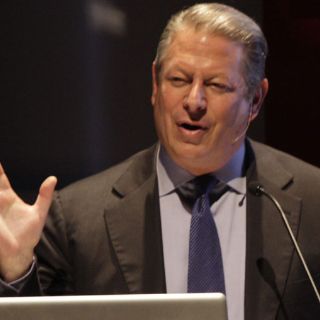 Al Gore se complace por la suspensión de proyectos nucleares en el mundo