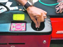 La presentación de equipos de prepago se realizó ayer en la Secretaría de Vialidad. A. GARCÍA  /