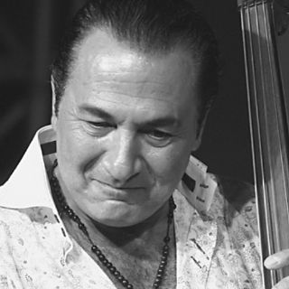 Sirak Baloyan invita a bailar a ritmo de salsa