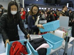 Continúa la evacuación de miles de personas que salen de Japón por la situación de emergencia. REUTERS  /