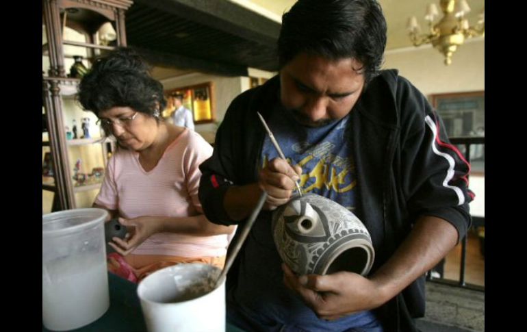 Buscan otorgar recursos, capacitación y reconocimientos a los artesanos jaliscienses. ARCHIVO  /