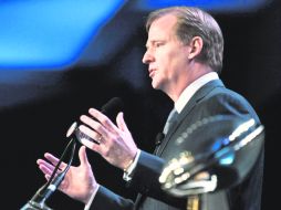 Roger Goodell, comisionado de la NFL, está haciendo lo imposible por convencer a los jugadores. GETTY IMAGES SPORT  /