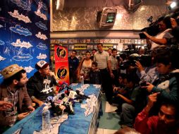 Calle 13 se encontró con los medios capitalinos en una tienda de discos, donde ofreció además una firma de autógrafos.ELUNIVERSAL  /