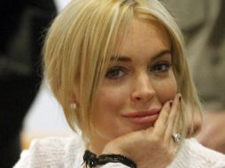 Lindsay Lohan fue captada tomando una bebida alcohólica. AP  /