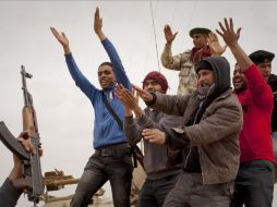 El anuncio de la suspensión de operaciones militares generó júbilo entre los grupos insurgentes. AP  /