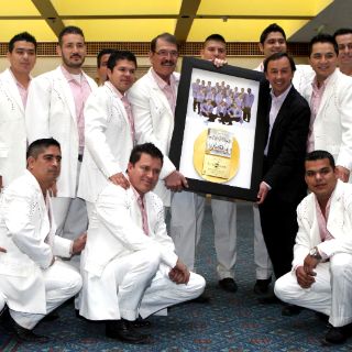 La Arrolladora Banda El Limón logra Disco de Platino y doble de Oro
