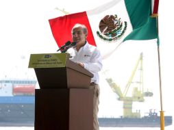 El Mandatario Felipe Calderón encabeza la celebración del 73 aniversario de la estatización del energético. EL UNIVERSAL  /