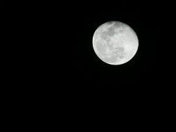 Hoy se puede disfrutar de la Luna más grande en casi dos décadas. A. HINOJOSA  /
