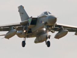 Un cazabombardero fue uno de los artefactos utilizados en el primer ataque de las fuerzas internacionales contra el régimen libio. EFE  /