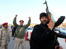 Afirman que fuezas gadhafistas destruyeron depósitos de carburante y una central eléctrica en Misrata. EFE  /