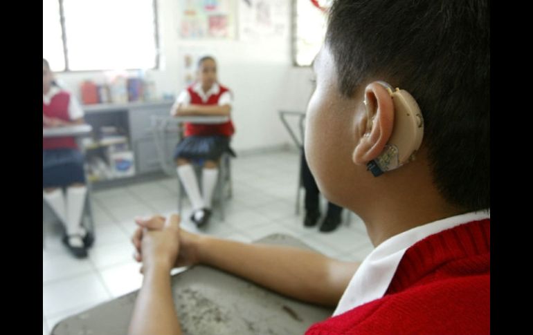 Cada año entre dos mil y seis mil menores de edad tienen discapacidad auditiva. ARCHIVO  /