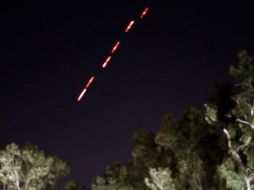 Proyectiles describían arcos luminosos en el cielo nocturno de Trípoli, Libia. REUTERS  /